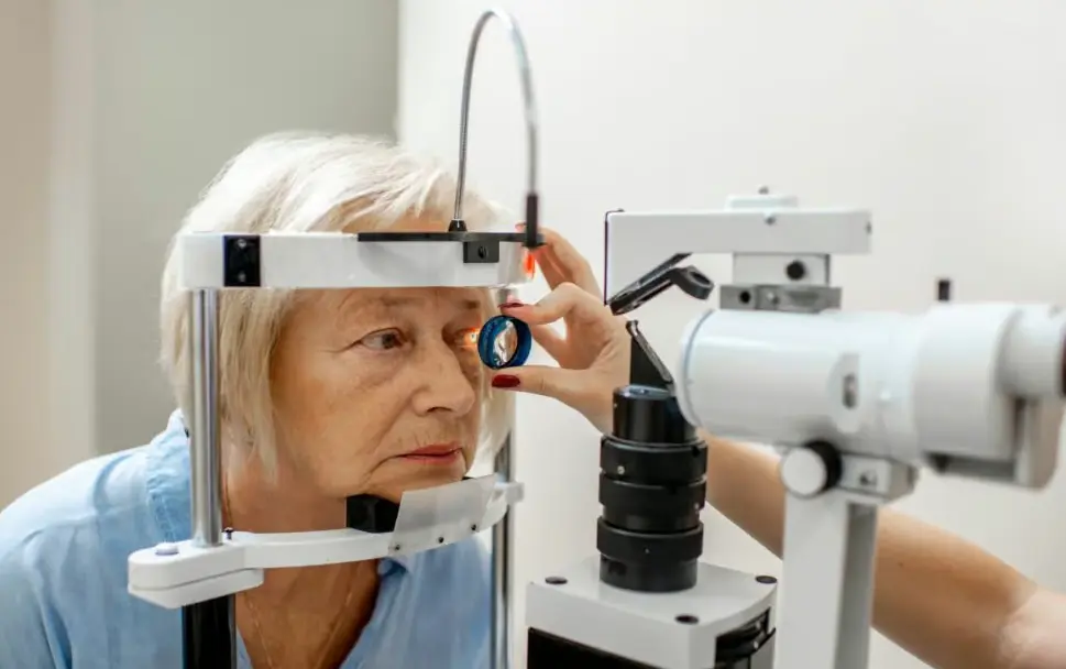 Солонгост SMILE LASIK мэс засал: Нүдний үзлэг, эдгэрэлт ба эрсдэл